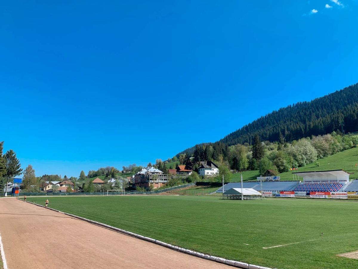 Vila Stadion Кимпулунг-Молдовенеск Екстер'єр фото